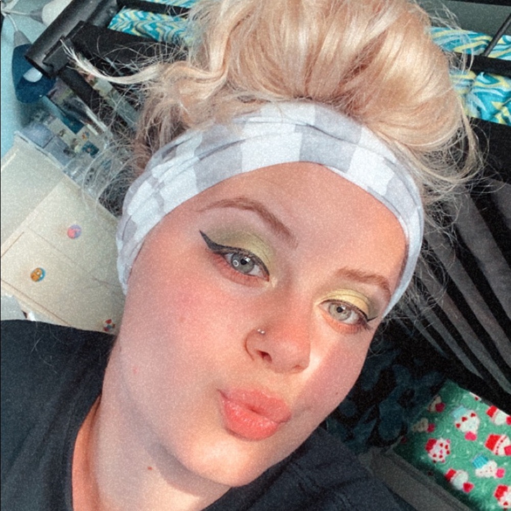 Meet your Posher, Jaymi